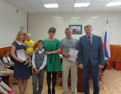 30 мая 2016 года в  администрации Камешковского  района состоялось торжественное вручение свидетельств на получение социальной выплаты на приобретение жилья.
